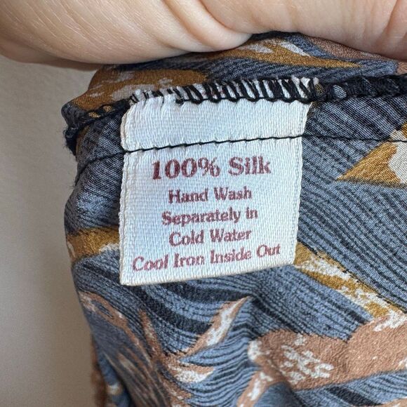 Indie Ella 100% Silk High Rise Romantic Flowy Culottes Boho Shorts Size Medium - Picture 7 of 7